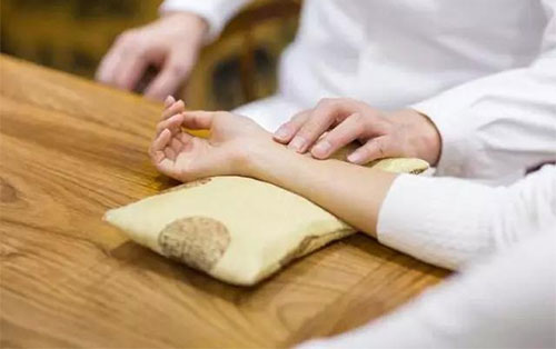 胸闷怎么办 应对胸闷不适的方法